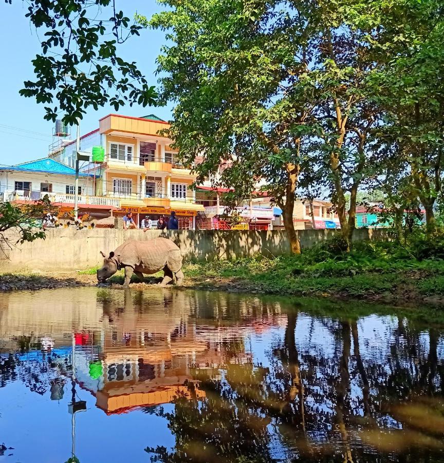 Hotel Rhinoceros-Homestay Sauraha Luaran gambar