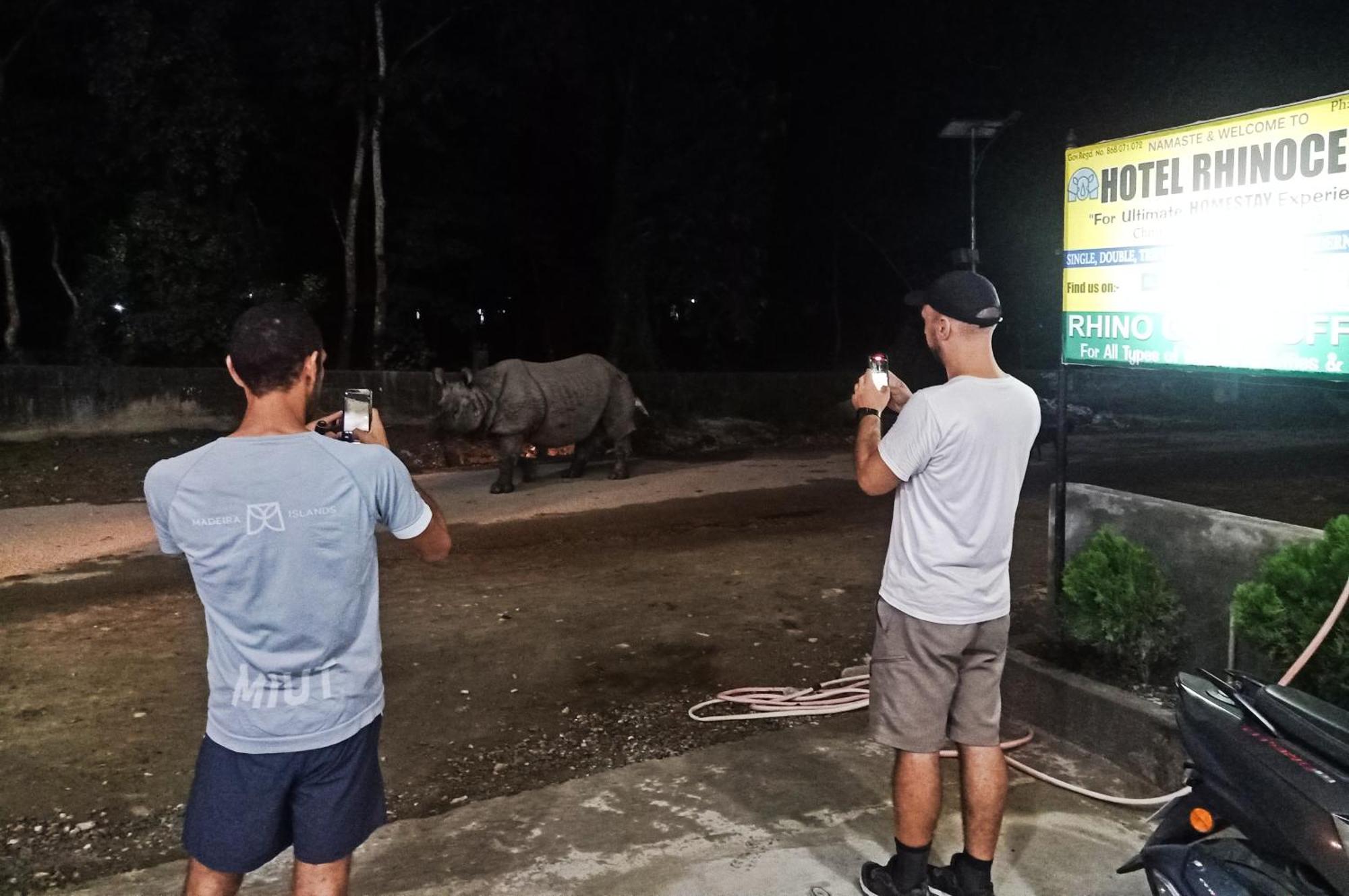 Hotel Rhinoceros-Homestay Sauraha Luaran gambar