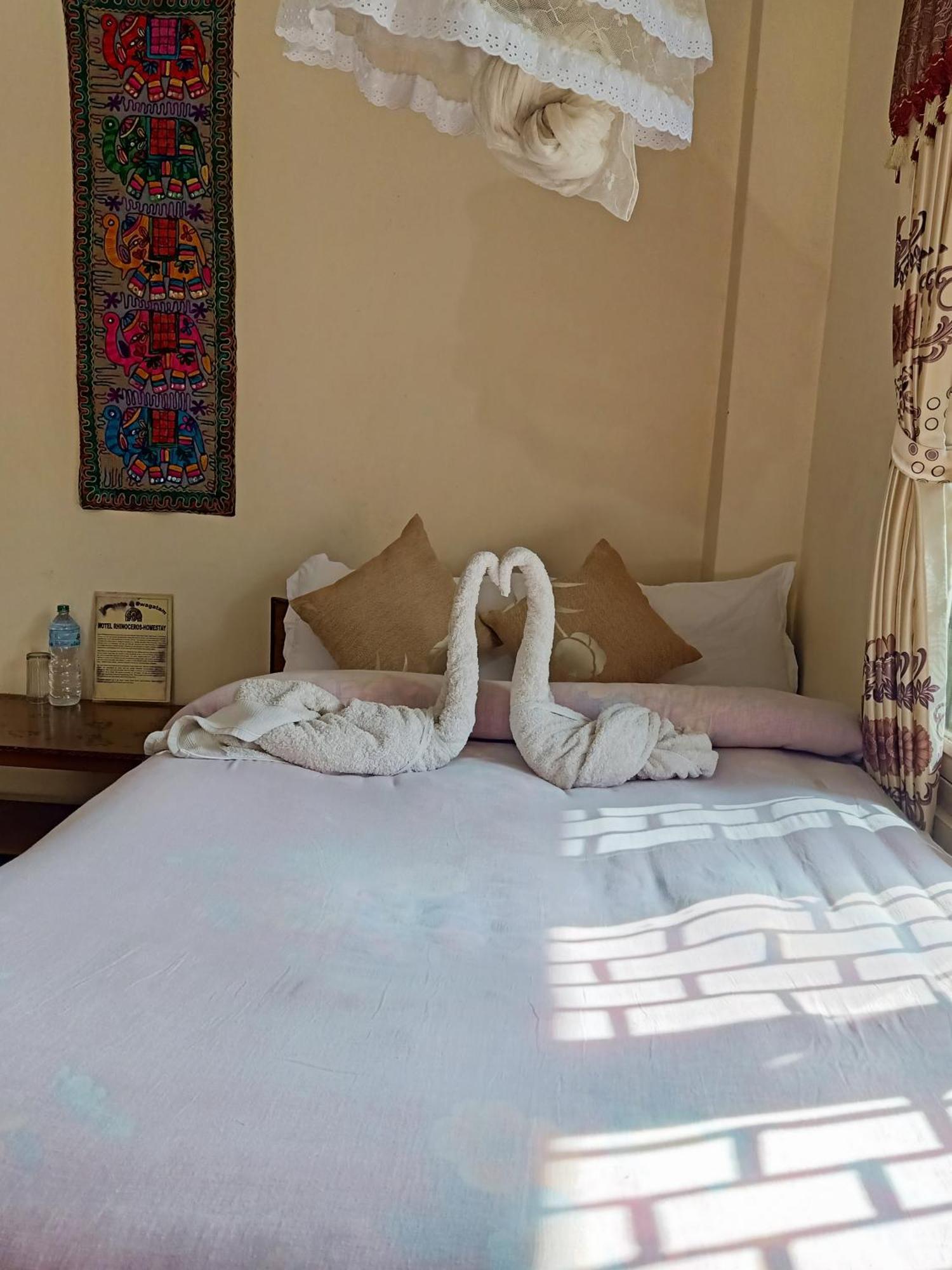 Hotel Rhinoceros-Homestay Sauraha Luaran gambar