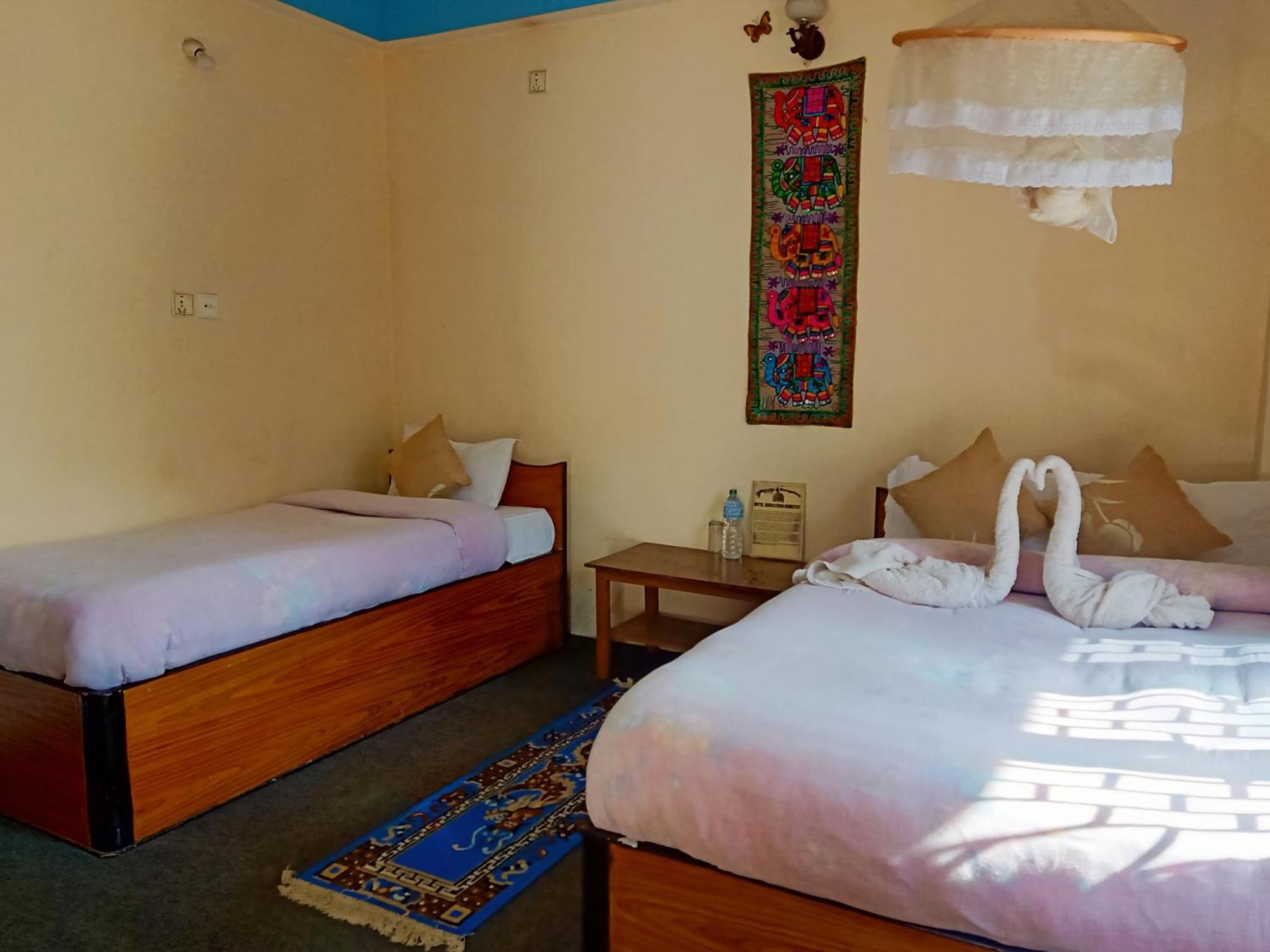 Hotel Rhinoceros-Homestay Sauraha Luaran gambar