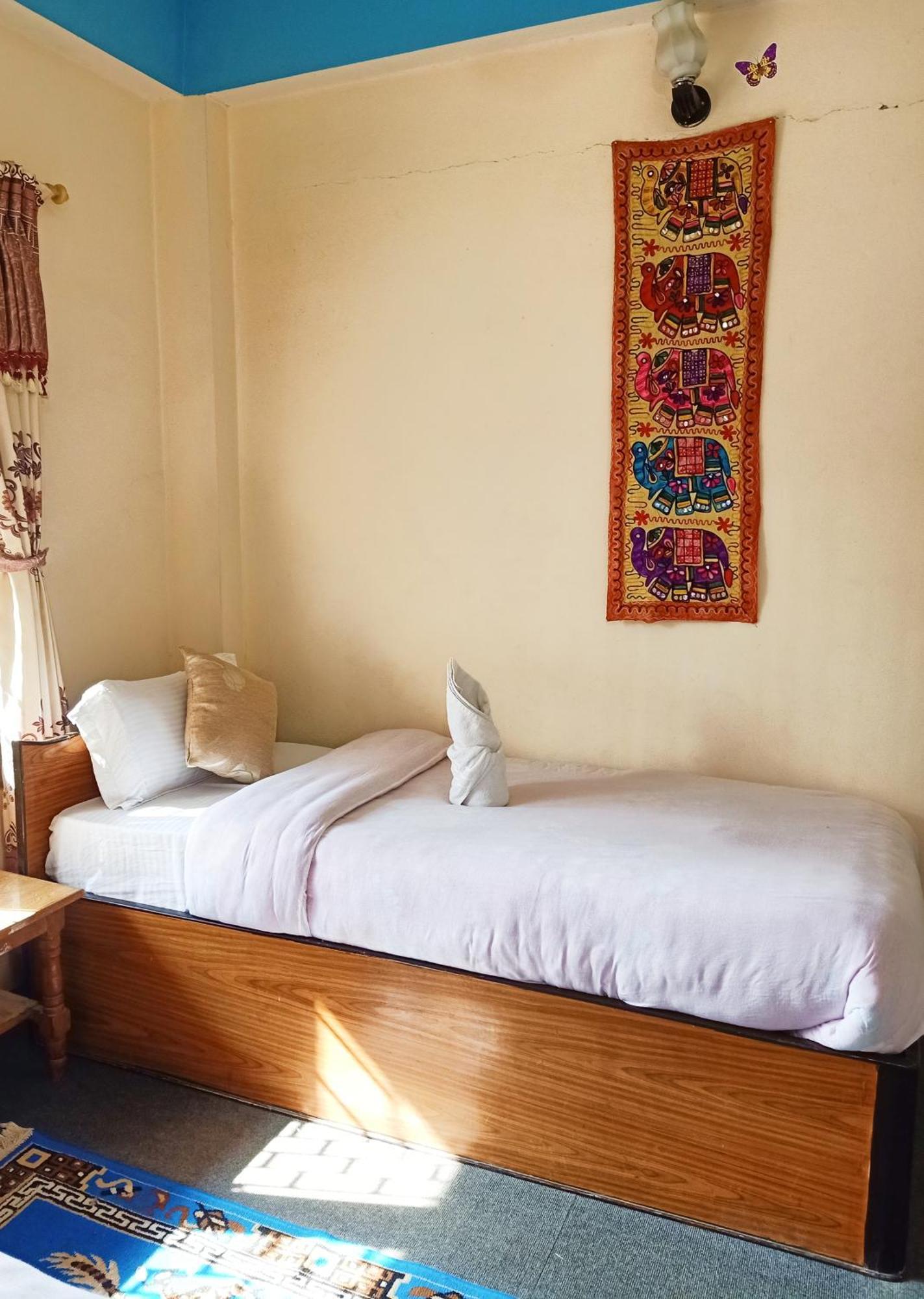 Hotel Rhinoceros-Homestay Sauraha Luaran gambar
