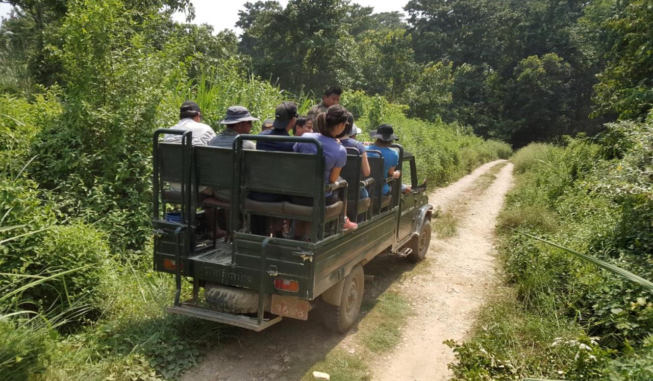 Hotel Rhinoceros-Homestay Sauraha Luaran gambar