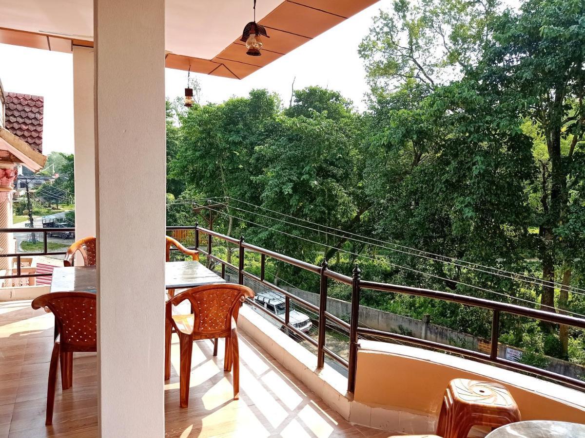 Hotel Rhinoceros-Homestay Sauraha Luaran gambar